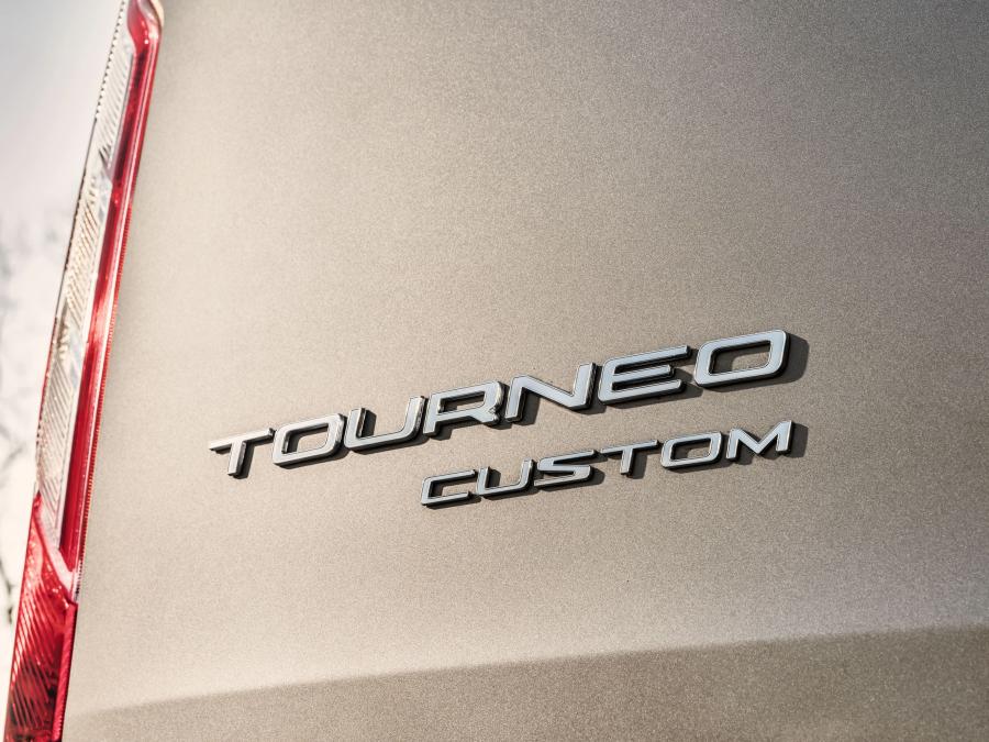 Логотип Ford Tourneo Custom LWB 2017 года  (WW) (фото 5 из 14)